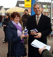 Wahlkampf 2010 mit Peter Kames am Werderpark Image